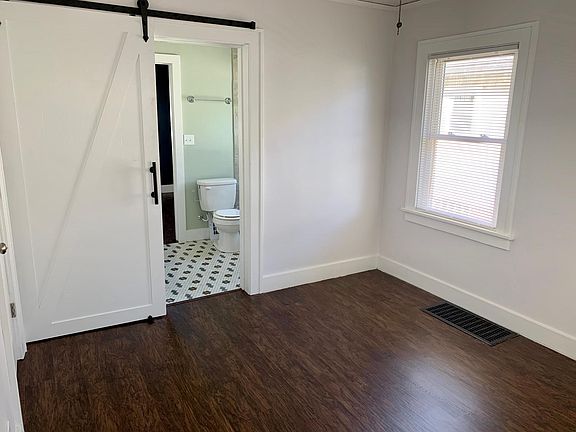 4th image of 2409 W Barker Ave