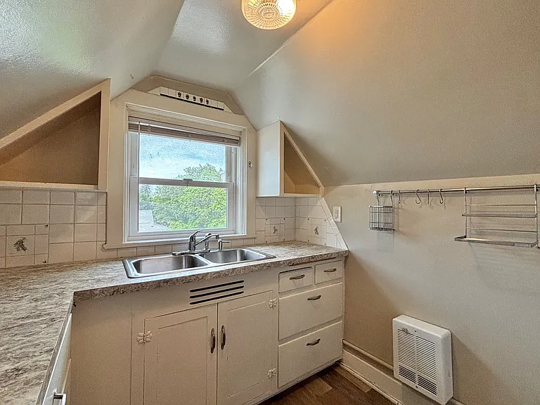 176 S Chestnut St #5 — Photo 9
