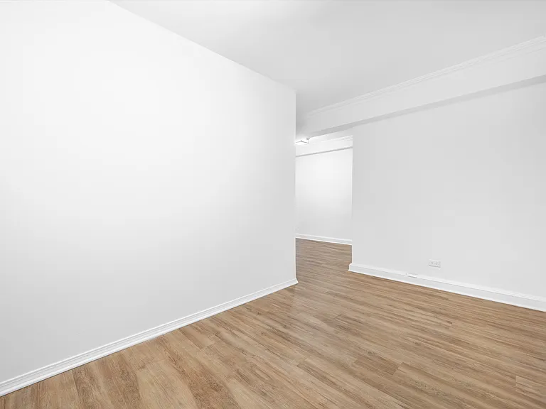 136 E 55th St #2R — Photo 4