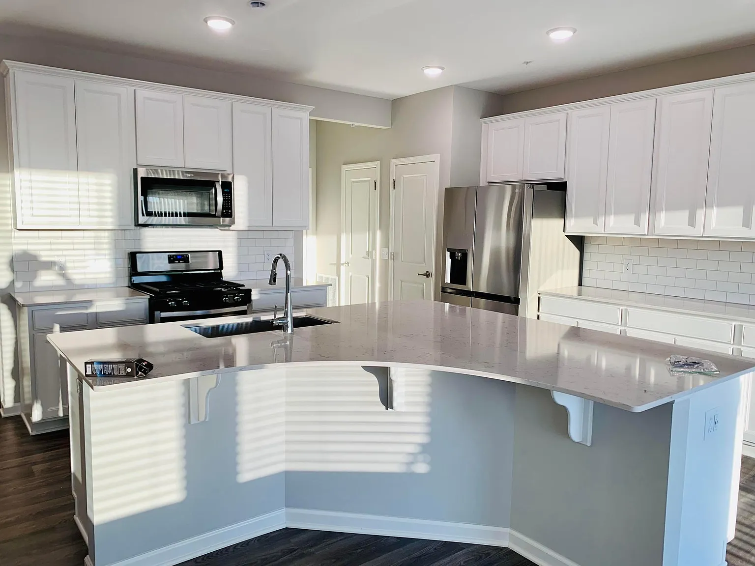 11252 Crestbury Dr — Photo 2
