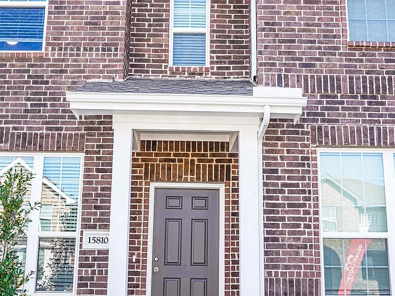 15810 Perthshire Creek Dr — Photo 3