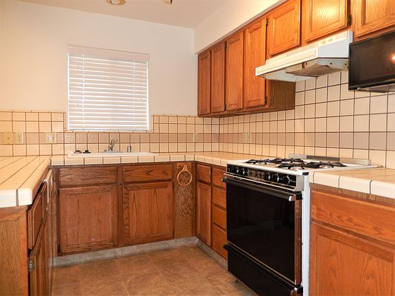 3rd image of 1520 S Cottonwood Ct