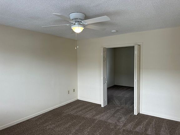 4th image of 213 Hampton Ave #33