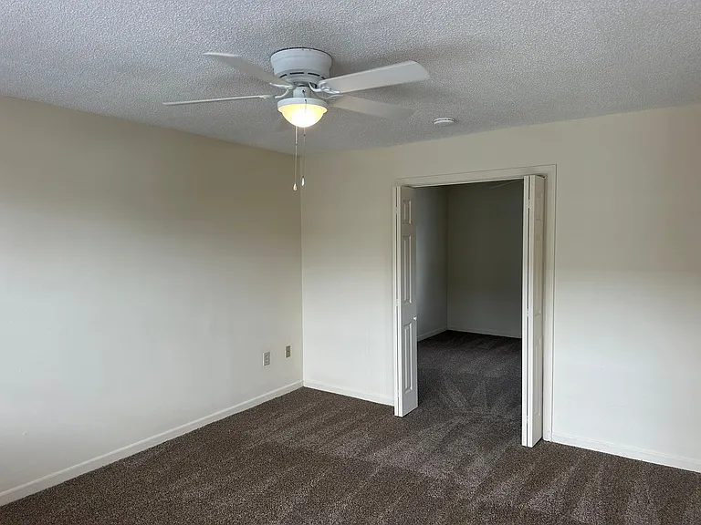 213 Hampton Ave — Photo 4