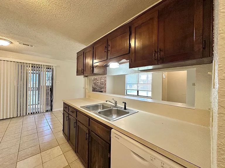 4806 Rainbow Cir — Photo 13