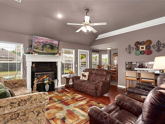 3rd image of 2179 Meadowbrook Dr