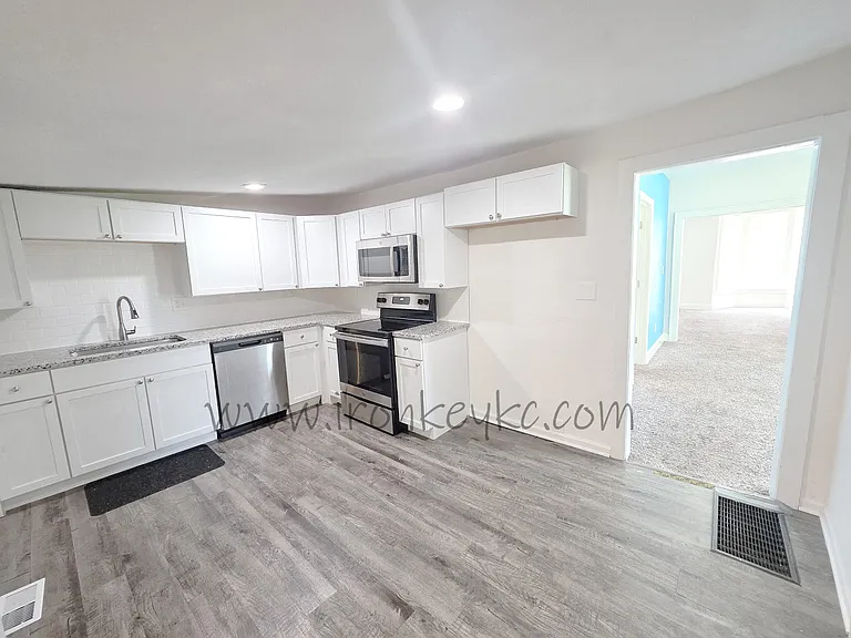 2602 Essex Ave — Photo 6