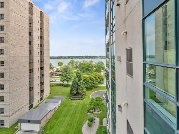 4789 Riverside Dr E #104, Windsor, ON N8Y 5A2