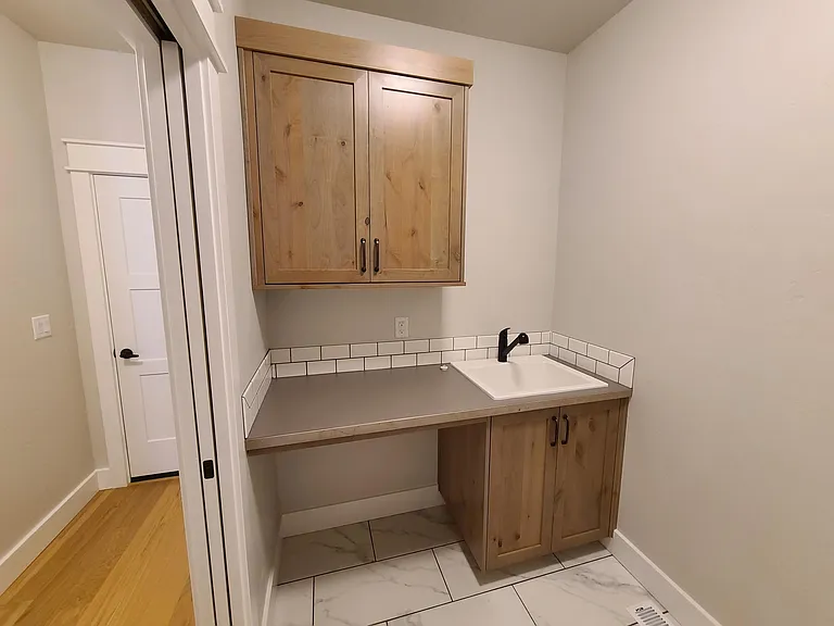 409 S Hamlin Ln — Photo 24