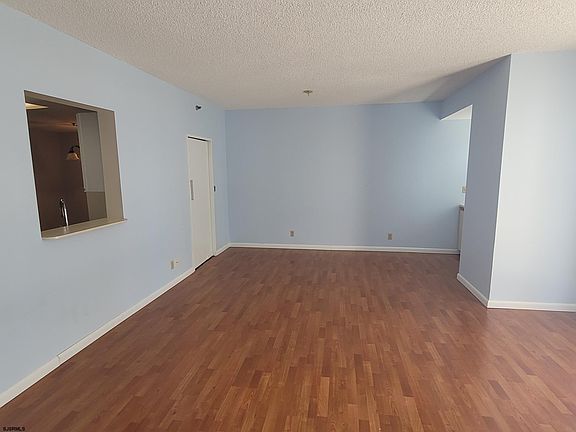 2nd image of 3101 Boardwalk #22081