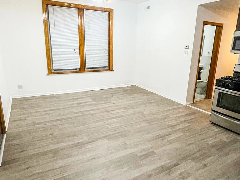 2152 W Division St #2R — Photo 2