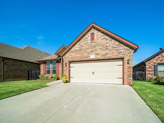 2nd image of 1009 Golden Leaf Dr