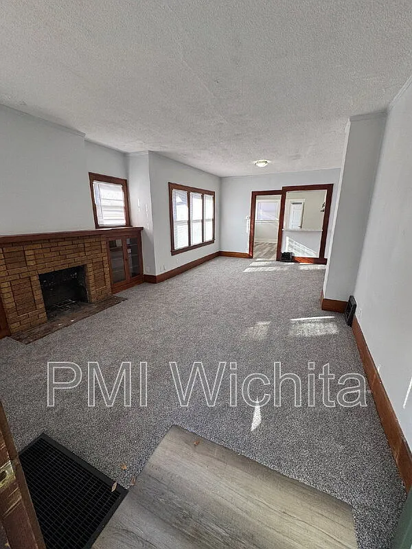 2 bed, 1.0 bath, $895 — Photo 3