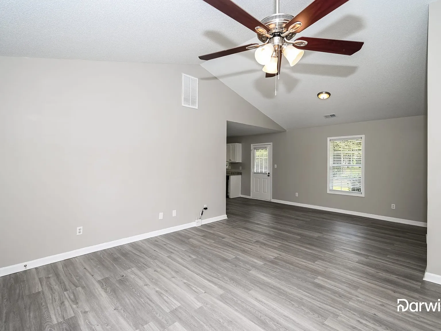 3 bed, 2.0 bath, 1256 sqft, $1,680 — Photo 3