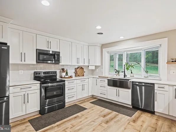 2552 Ridge Rd, Baltimore, MD 21244