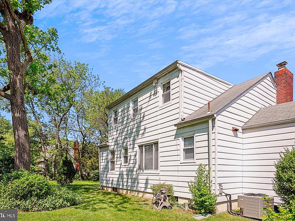 3rd image of 407 McArthur Dr