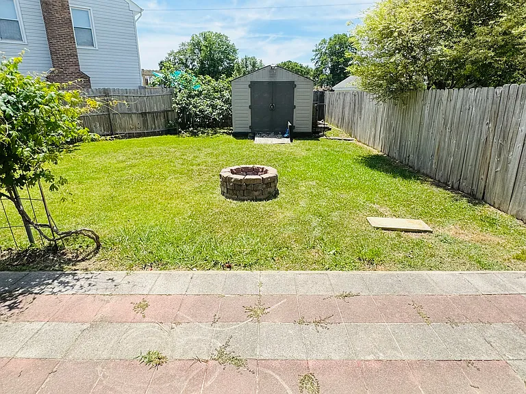 3901 Quartz Ln — Photo 6