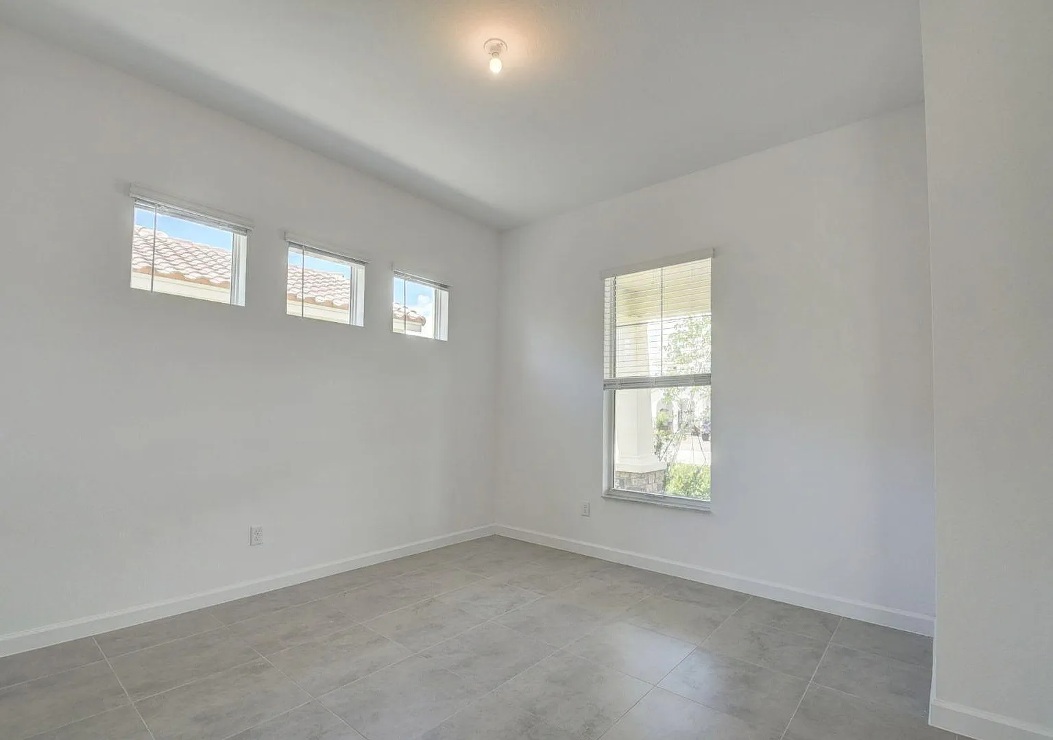 5 bed, 4.0 bath, 3361 sqft, $5,000 — Photo 2