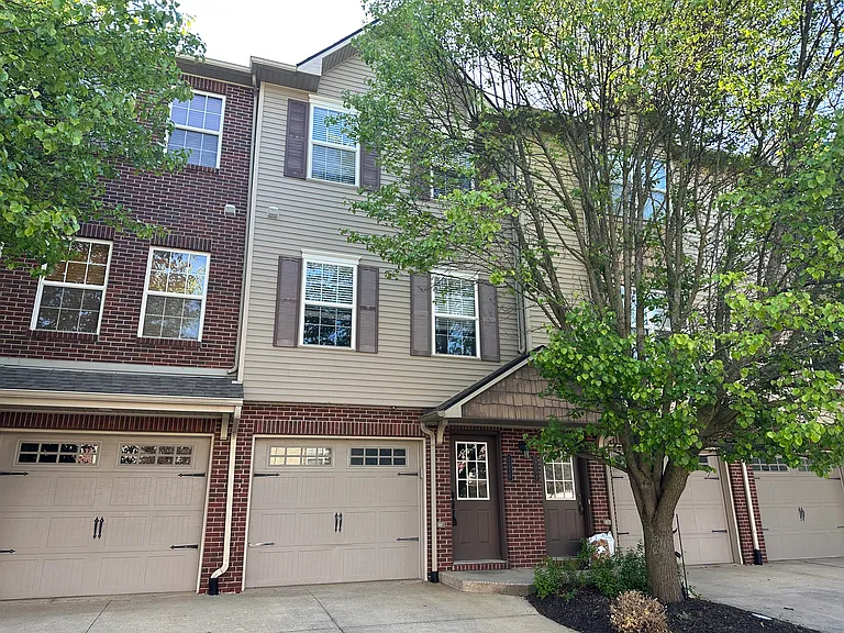 2210 Knotty Pine Trl — Photo 1