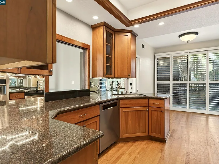 1975 Fair Ridge Ct — Photo 6