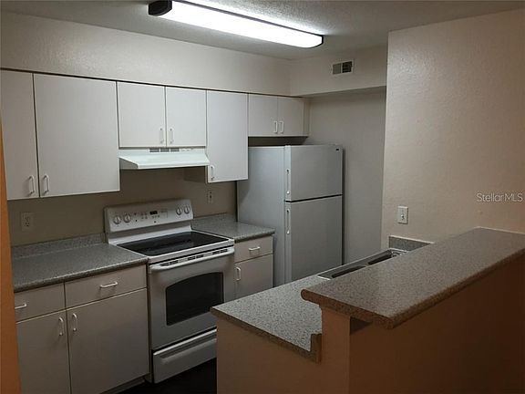 4th image of 5112 Park Central Dr #206