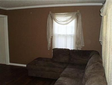 3rd image of 967 Davis Ave