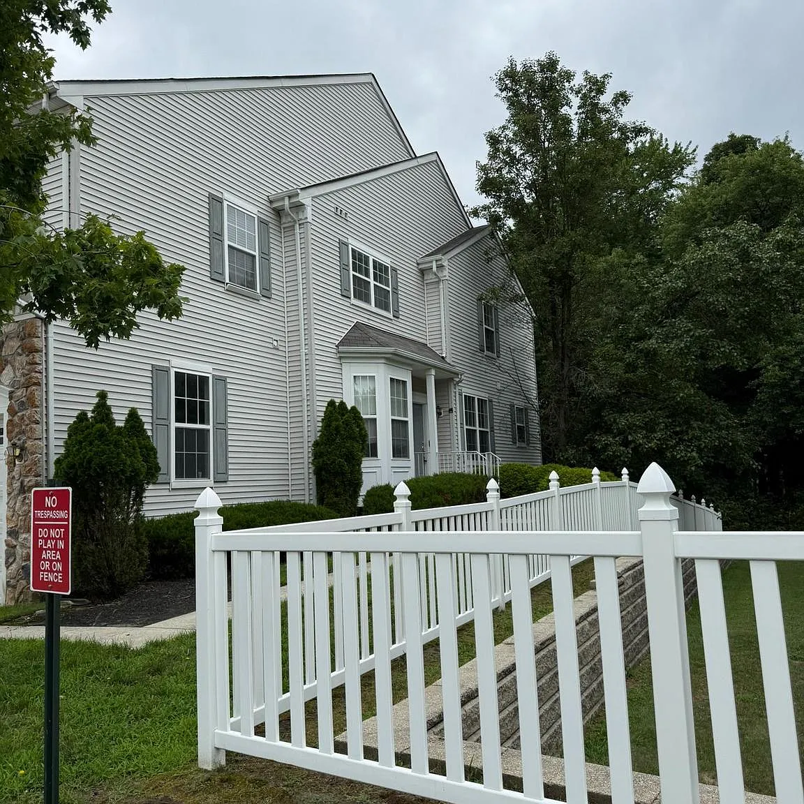 3 bed, 2.5 bath, 2194 sqft, $3,300 — Photo 2