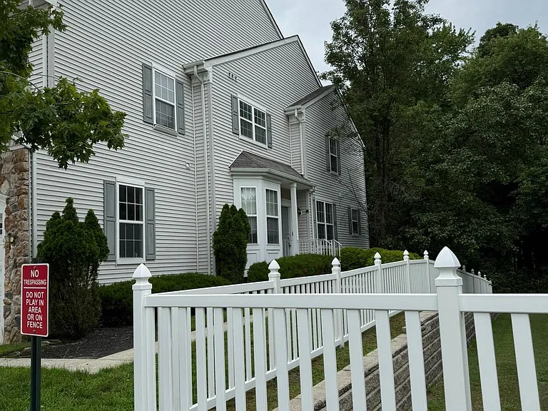 47 Ross Way — Photo 2