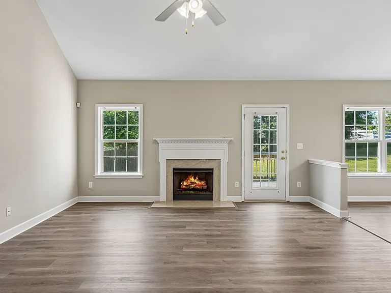 2601 Danbury Cir — Photo 8