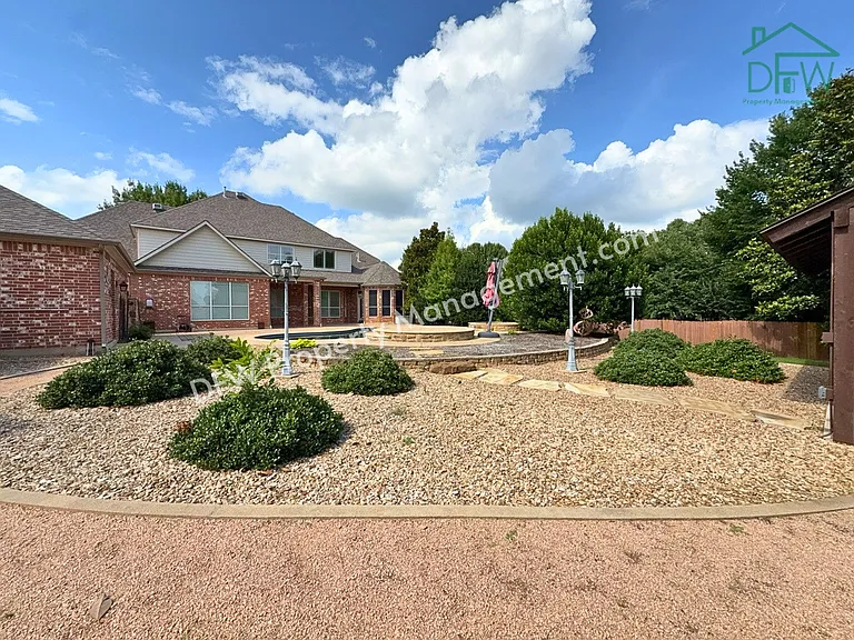 1205 Golden Gate Dr — Photo 40