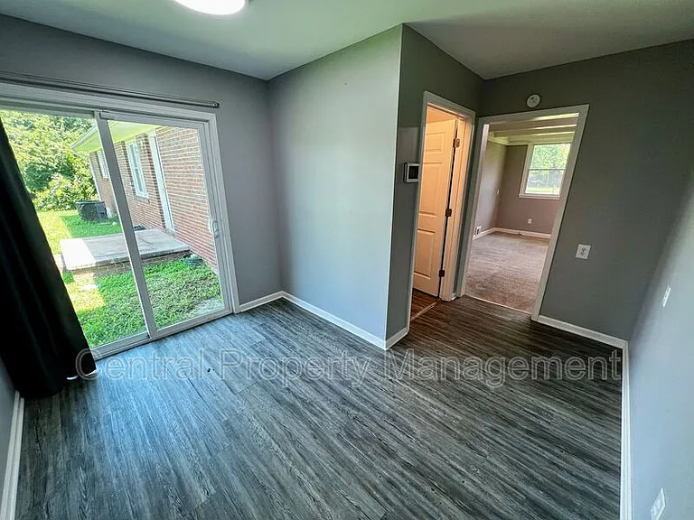 104 Madison Cir — Photo 11