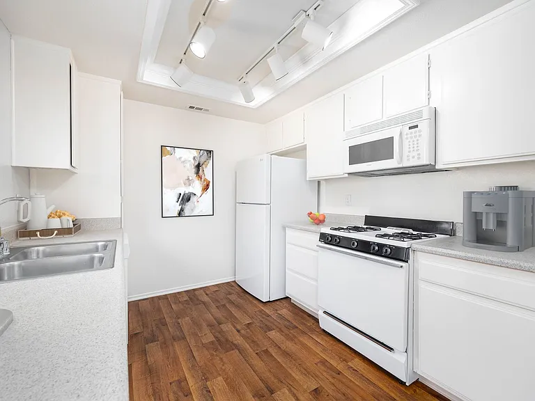 Villa Del Sol Apartment Homes — Photo 4