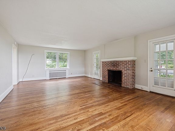 5th image of 3048 Belvidere Rd