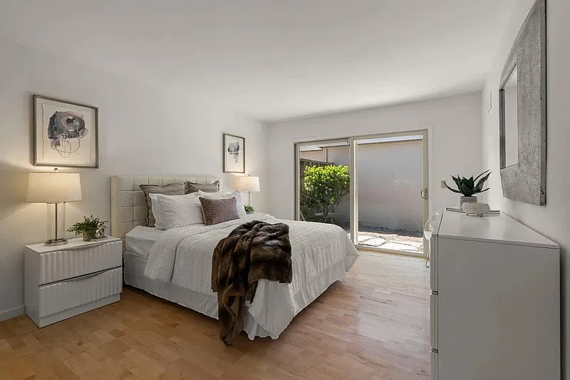 2 bed, 2.0 bath, 1150 sqft, $3,430 — Photo 2