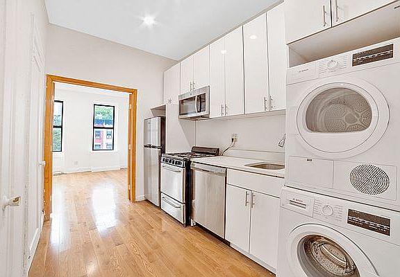 4th image of 218 E 116th St #3B