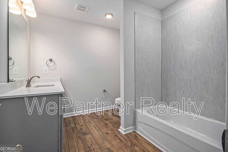 1st image of 144 Crest Pointe