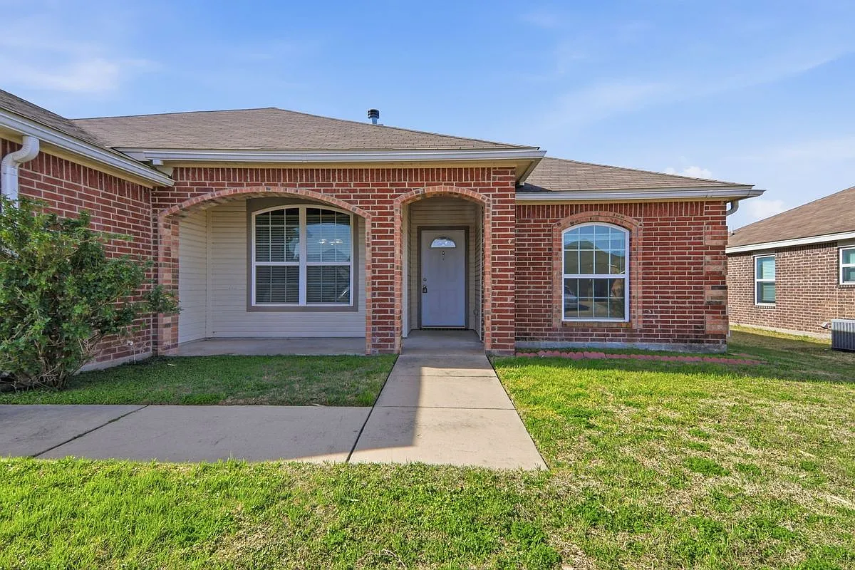4 bed, 2.0 bath, 1895 sqft, $1,650 — Photo 4