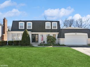 2028 Creekside Dr, Wheaton, IL 60189