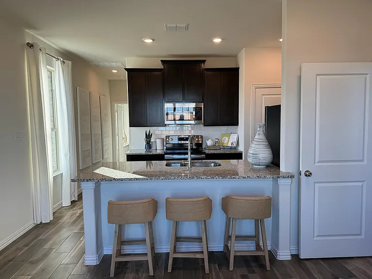 3109 Cottonwood Ln — Photo 3