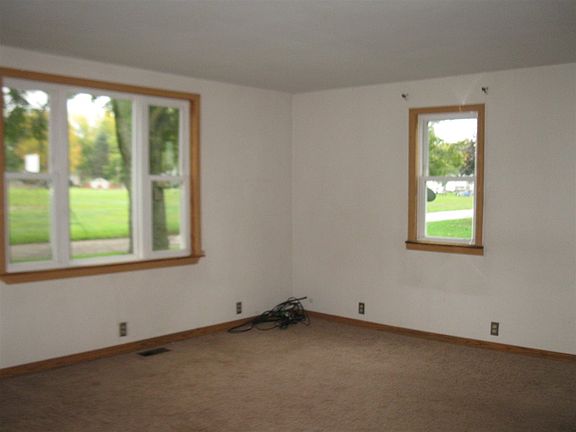 4th image of 7607 N Decker St