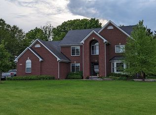 10388 Rockland Ct, South Lyon, MI 48178