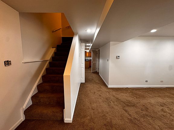 3rd image of 1426 W Rosemont Ave #G