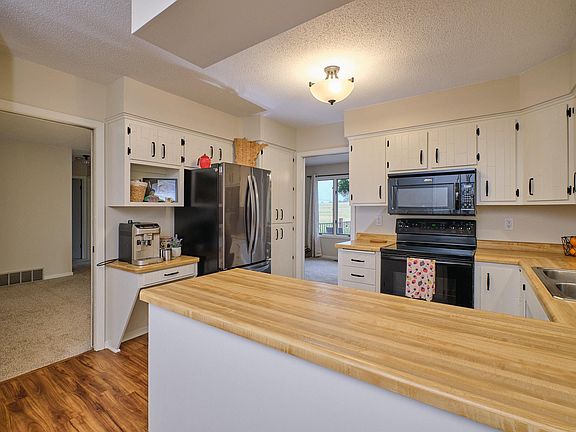 4th image of 2612 28th Ave NW