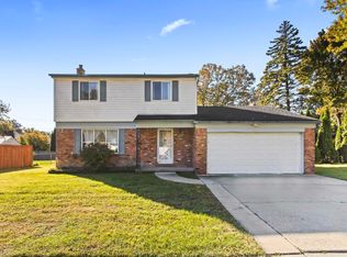 23678 King Dr, Clinton Township, MI 48035