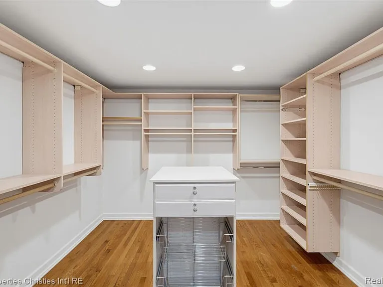 1688 Northlawn Blvd — Photo 30