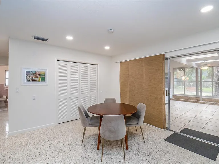 725 S Wilson Ave — Photo 11