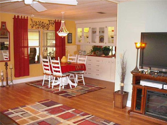 4th image of 115 Robin Ln