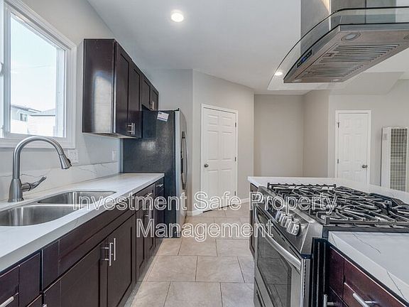3rd image of 714 S 28th St Unit 1