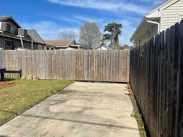 8601 Apricot St — Photo 18