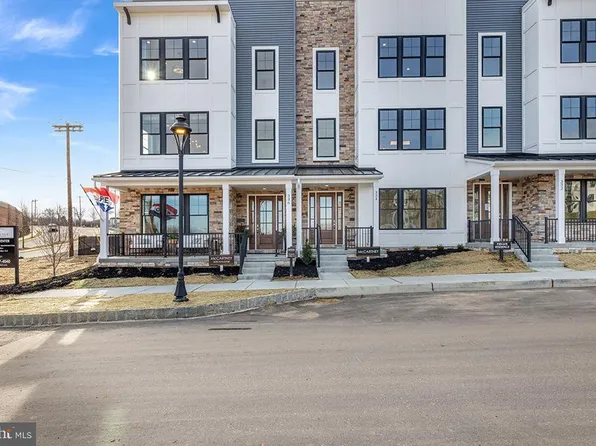 322 Squire Dr #21A, Newtown Square, PA 19073